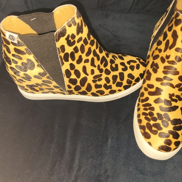 NEW Leopard Print (hidden) Wedge Sneaker - Picture 2 of 3
